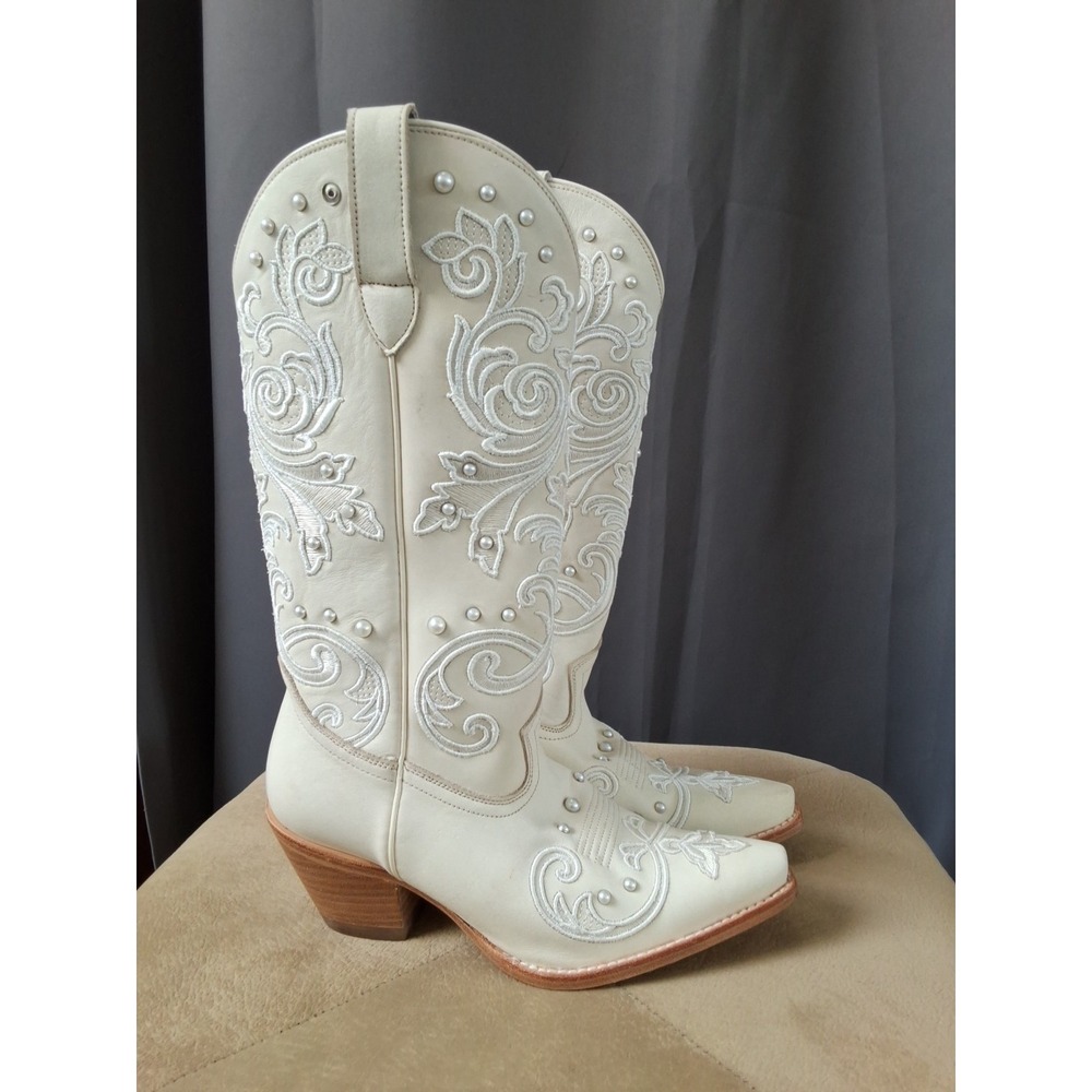 Shyanne Cowgirl Ivory Boots Size 6.5 Stitching and White Pearls